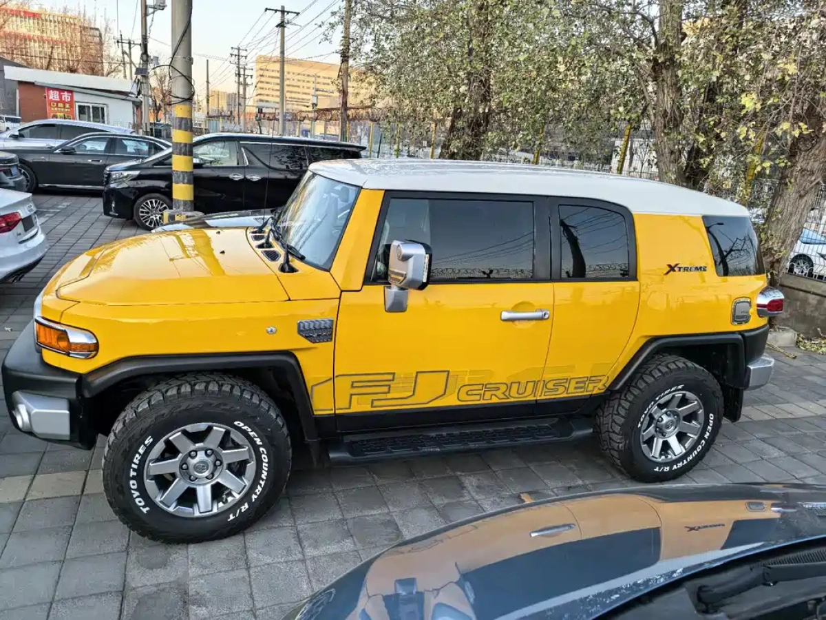 TOYOTA FJ CRUISER