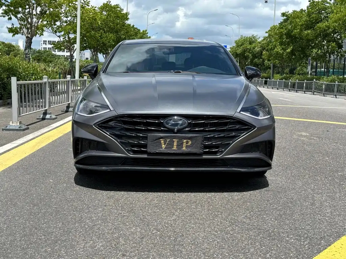 HYUNDAI SONATA