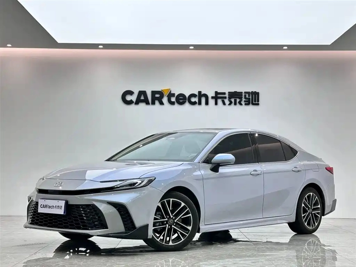 TOYOTA CAMRY  2025