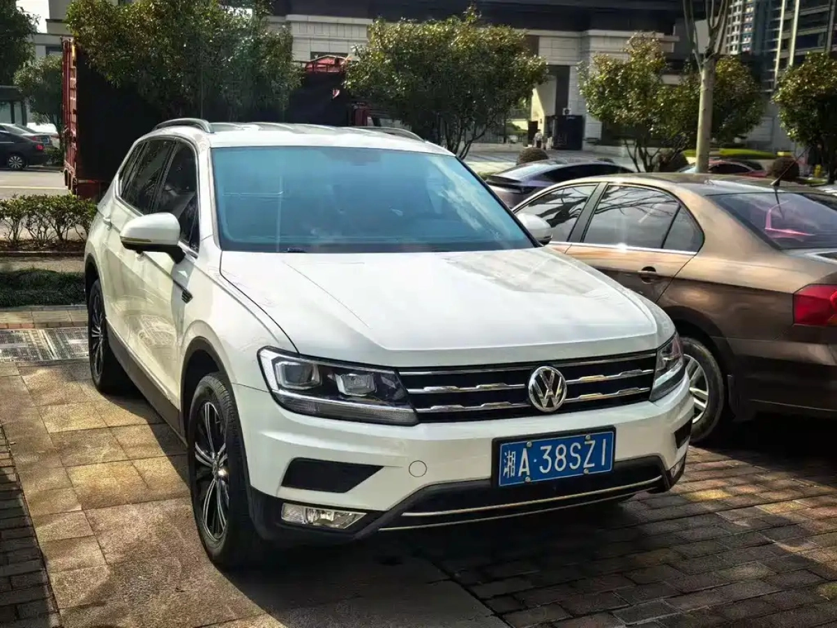 VOLKSWAGEN TIGUAN L