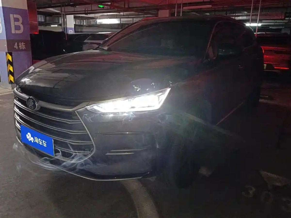 BYD TANG  2021