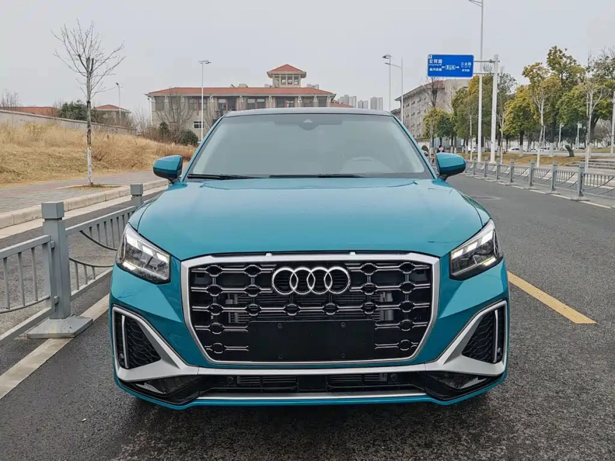 AUDI Q2L