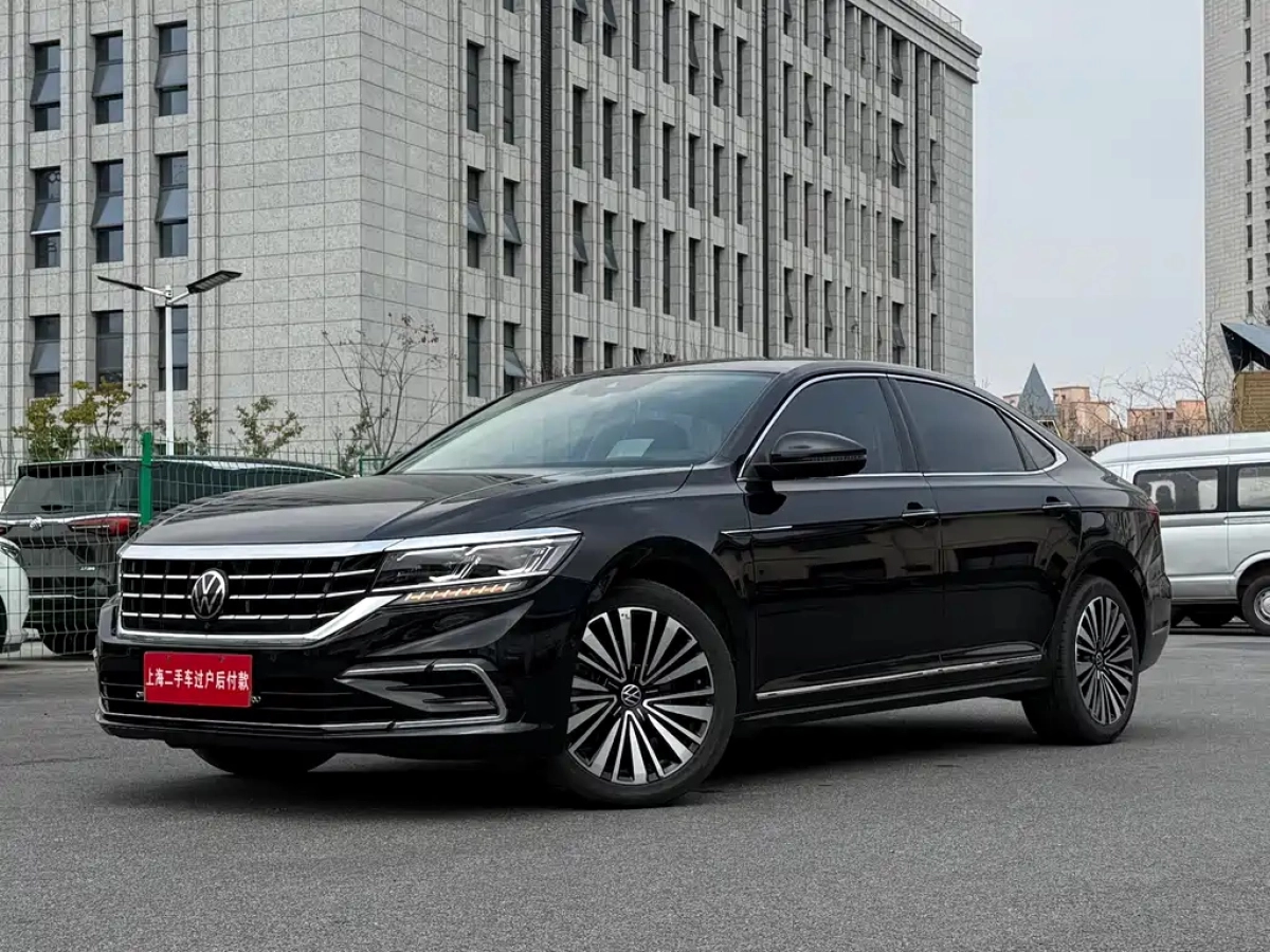 VOLKSWAGEN PASSAT  2021