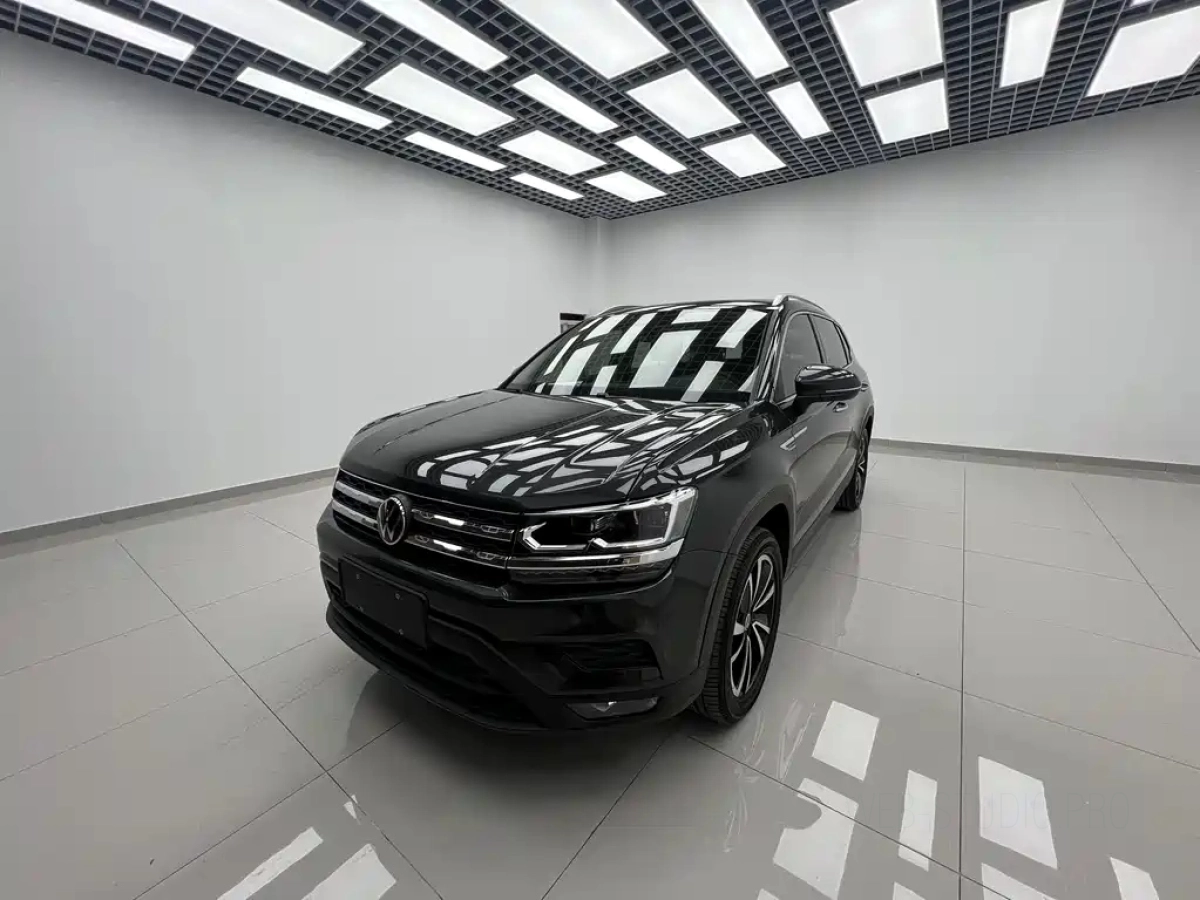 VOLKSWAGEN THARU  2022