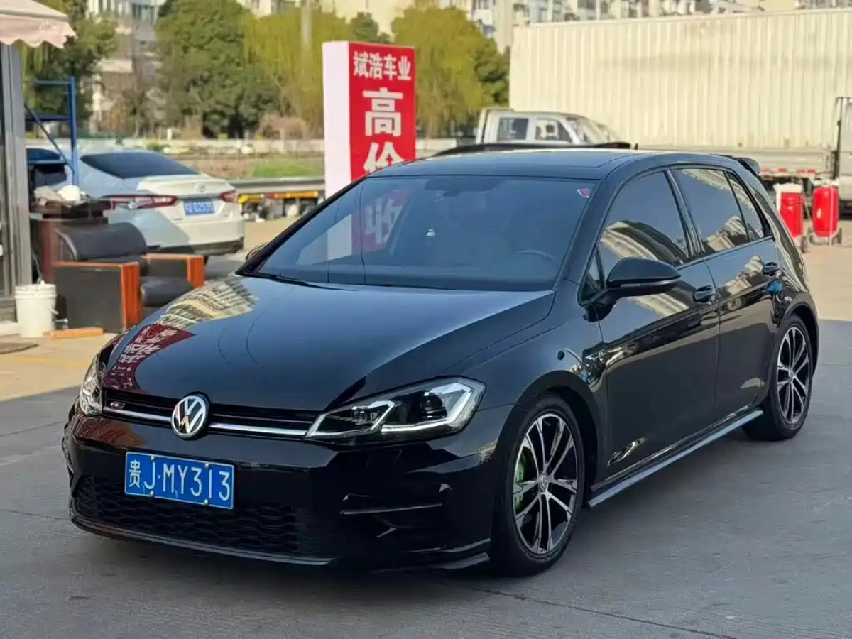 VOLKSWAGEN GOLF  2020