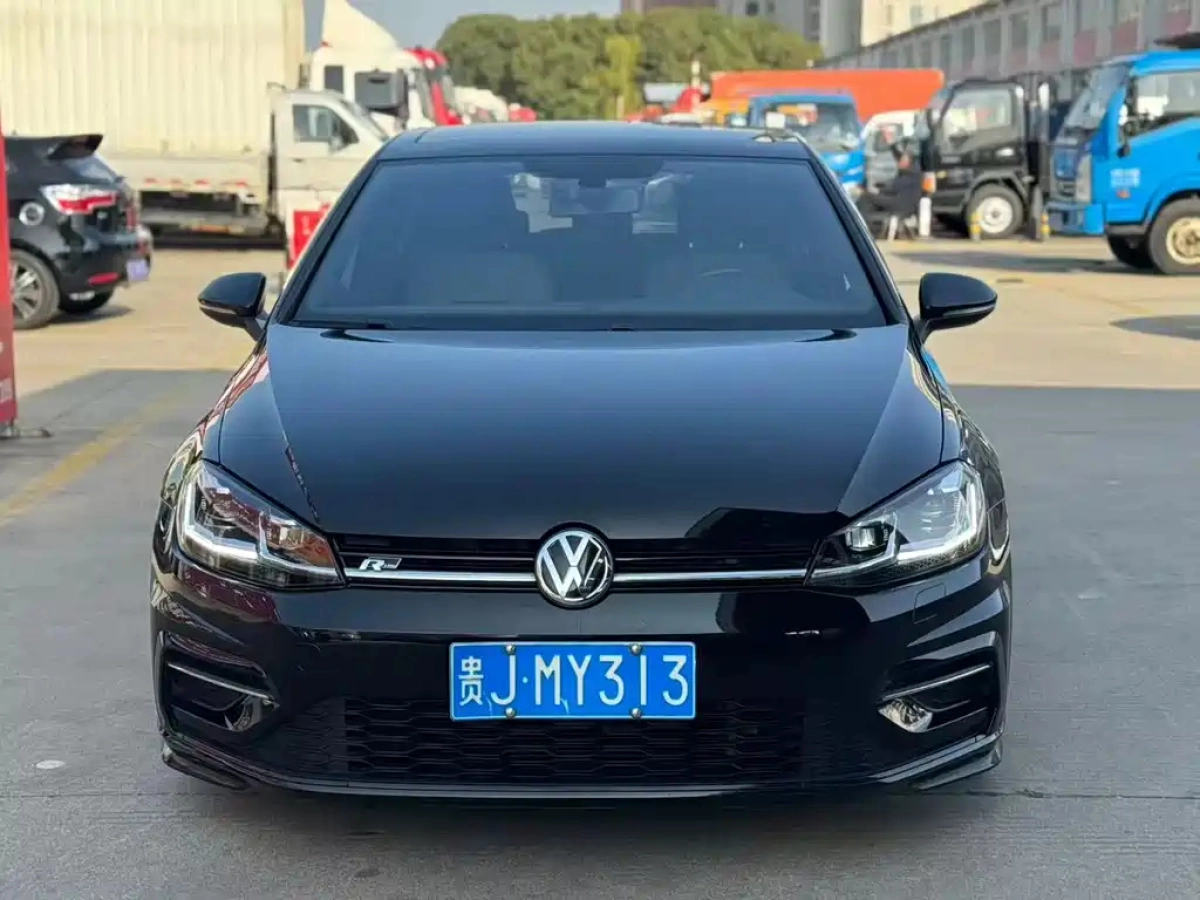 VOLKSWAGEN GOLF
