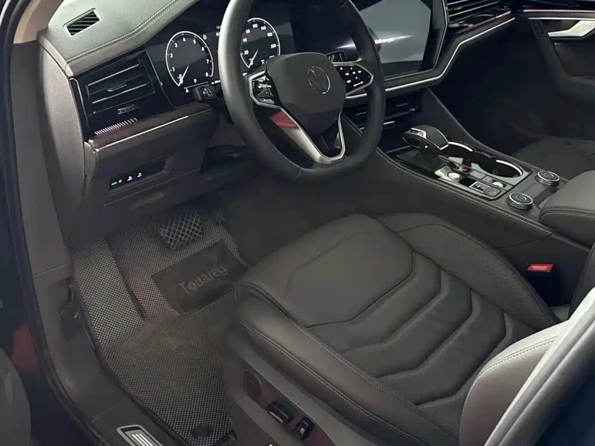 VOLKSWAGEN TOUAREG  2025