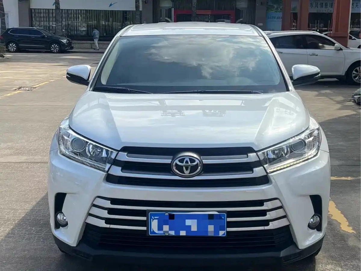 TOYOTA HIGHLANDER
