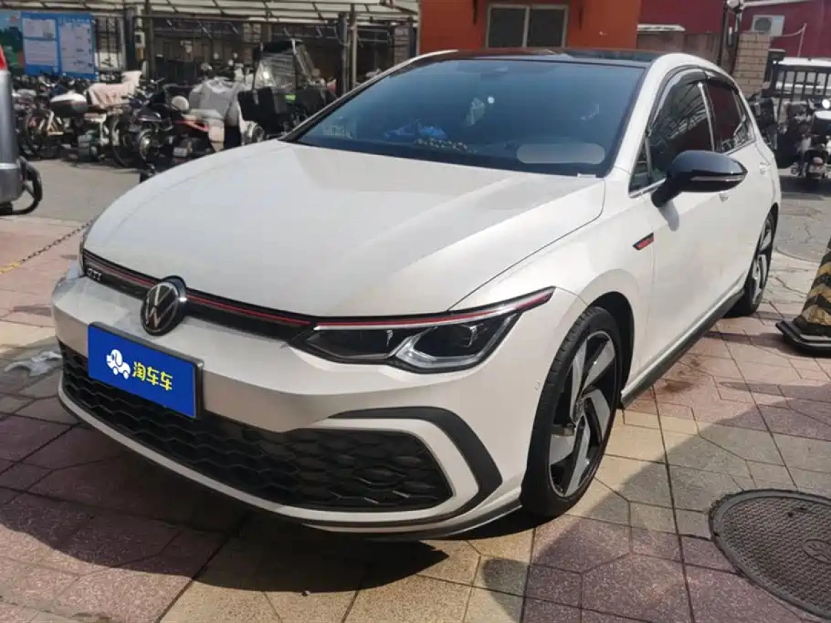 VOLKSWAGEN GOLF GTI  2025
