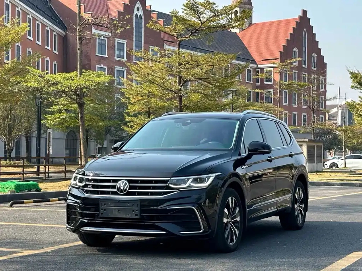VOLKSWAGEN TIGUAN L  2022
