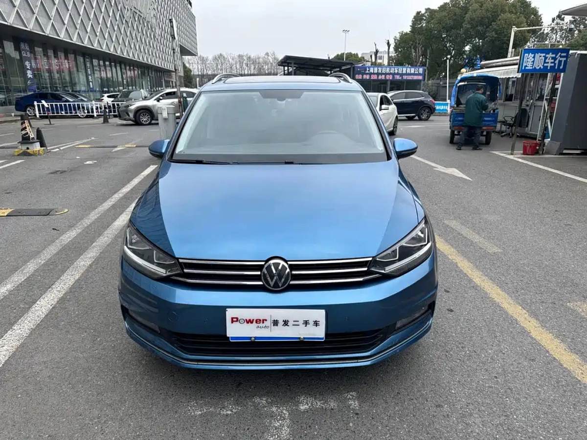 VOLKSWAGEN TOURAN