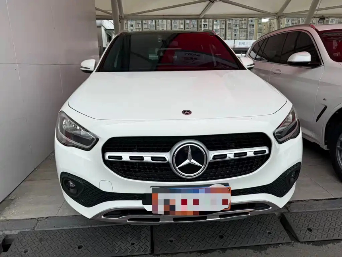 MERCEDES-BENZ GLA