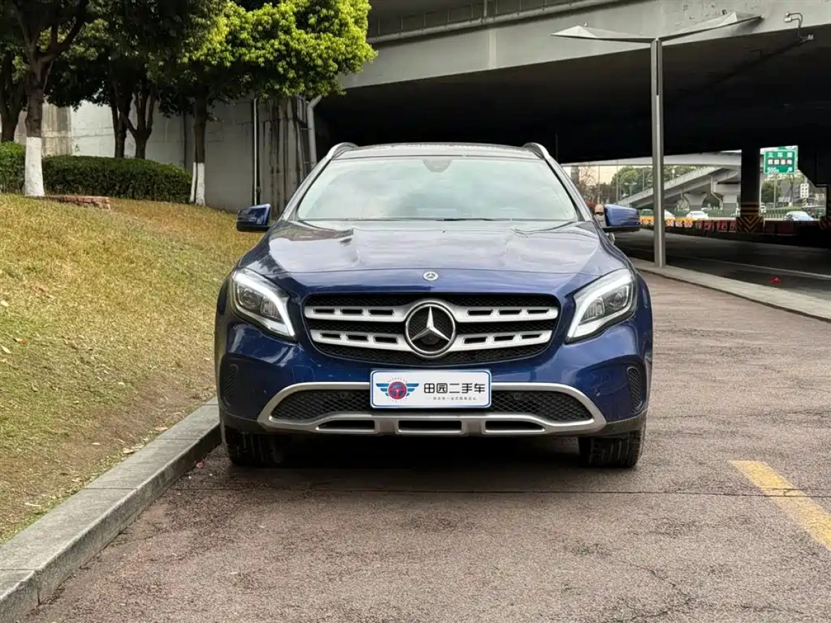 MERCEDES-BENZ GLA