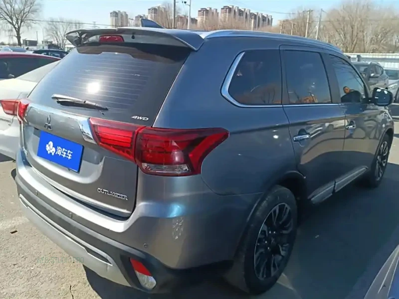 MITSUBISHI OUTLANDER