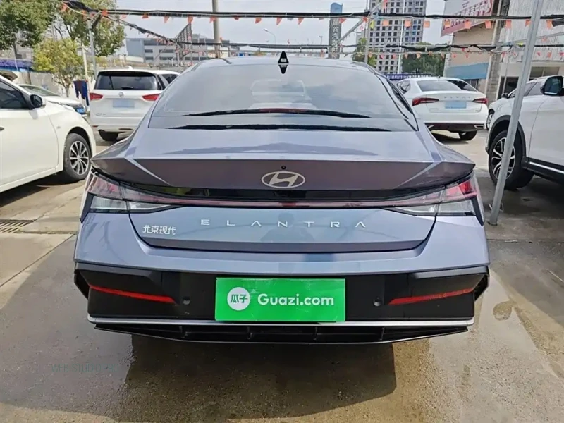HYUNDAI ELANTRA