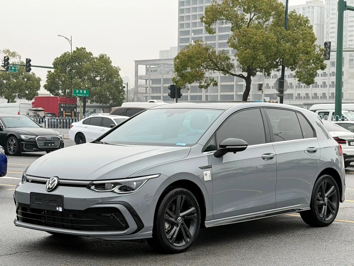 VOLKSWAGEN GOLF  2023