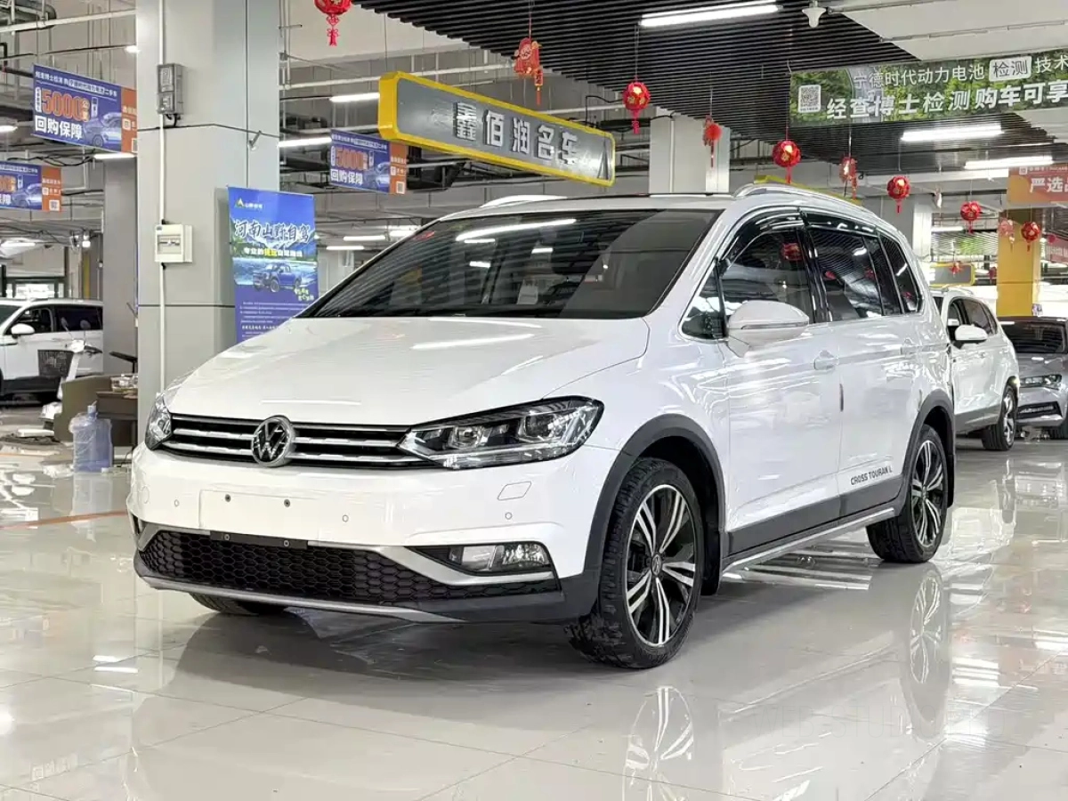 VOLKSWAGEN TOURAN  2022