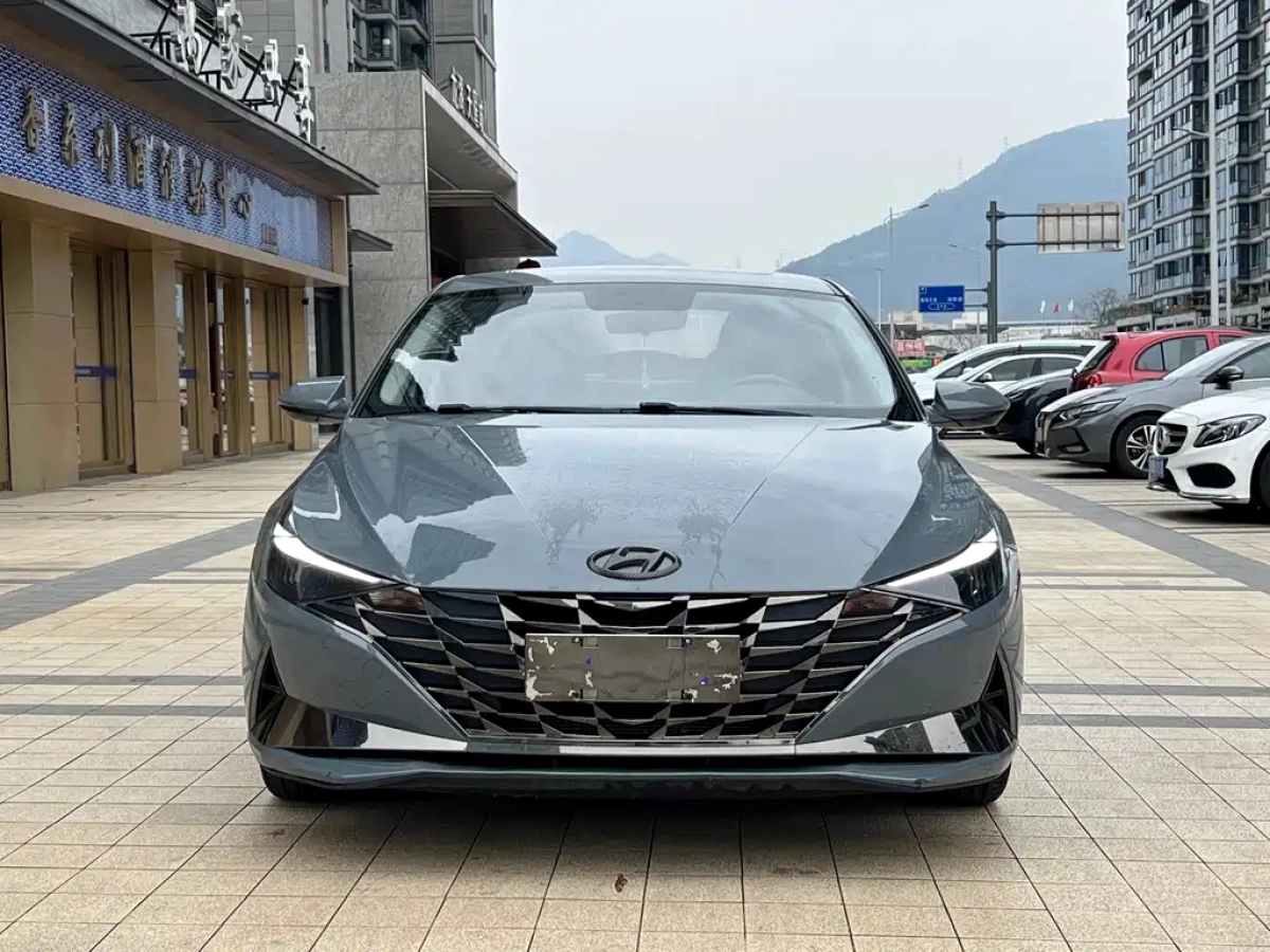 HYUNDAI ELANTRA