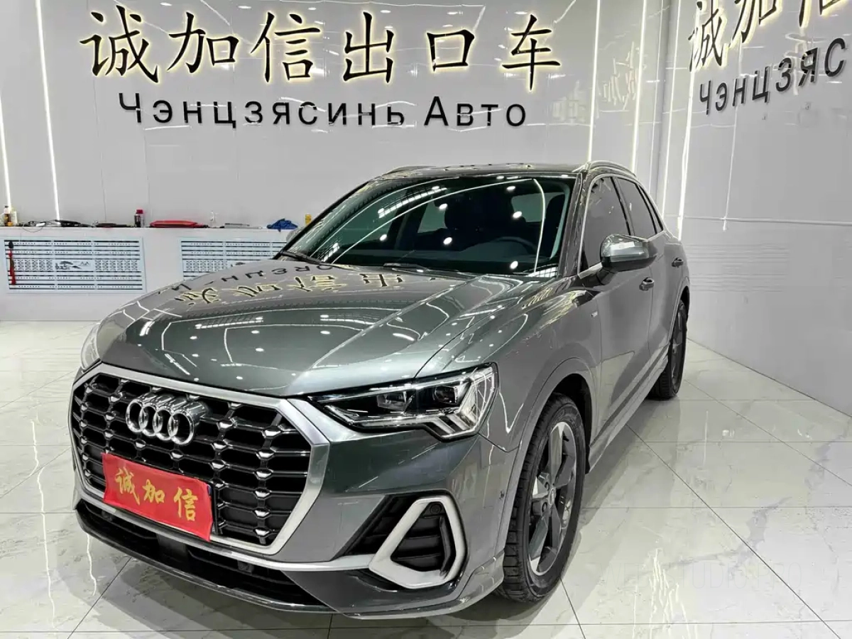 AUDI Q3