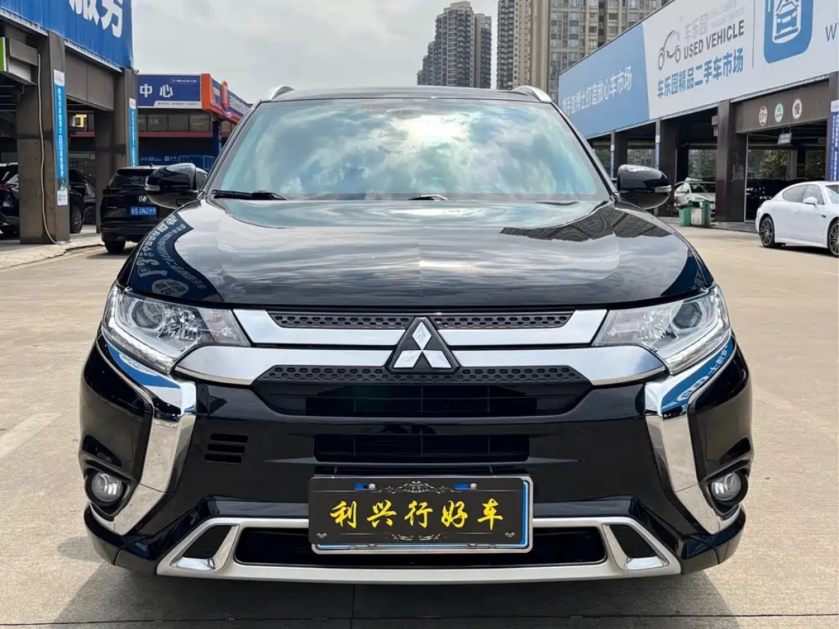 MITSUBISHI OUTLANDER