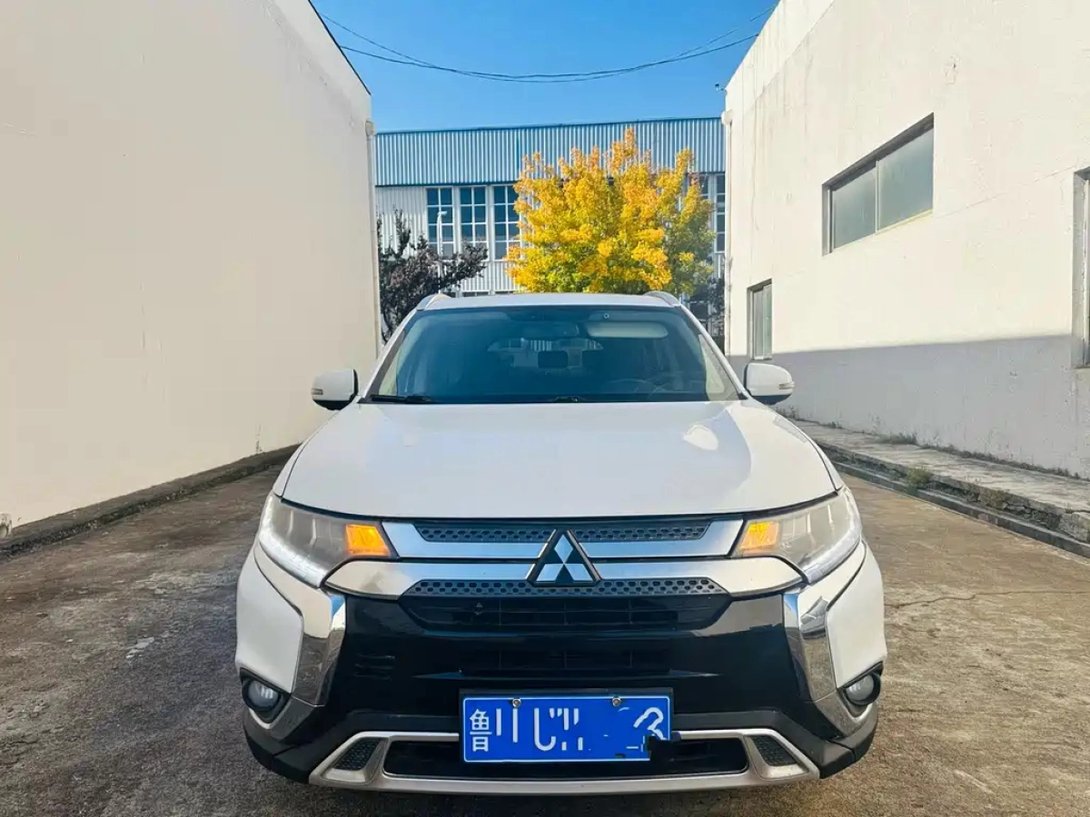 MITSUBISHI OUTLANDER