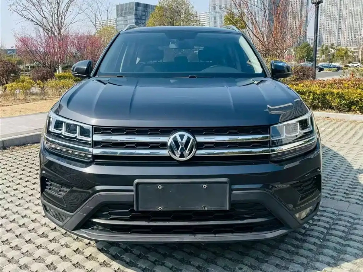 VOLKSWAGEN THARU