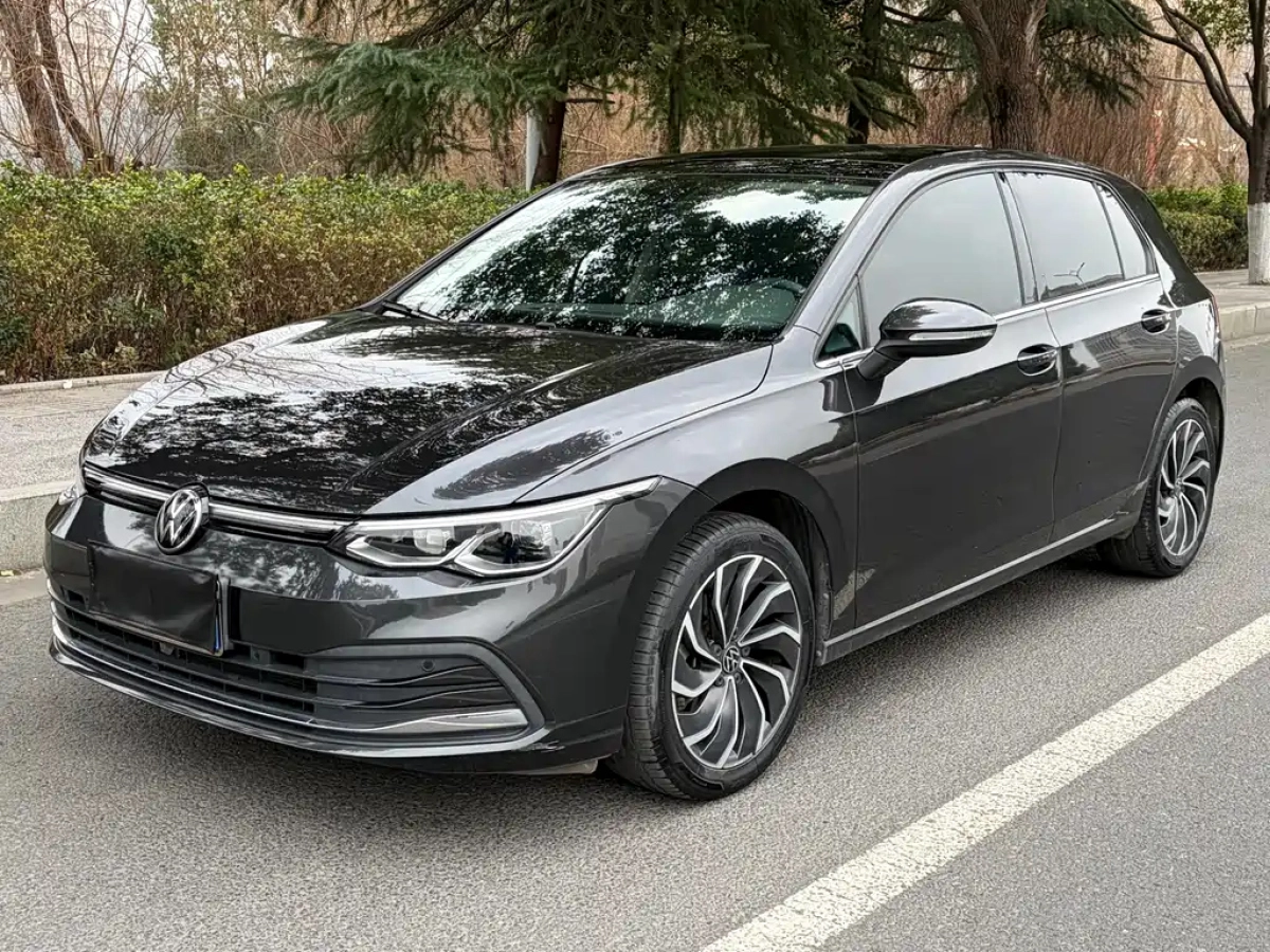 VOLKSWAGEN GOLF  2023