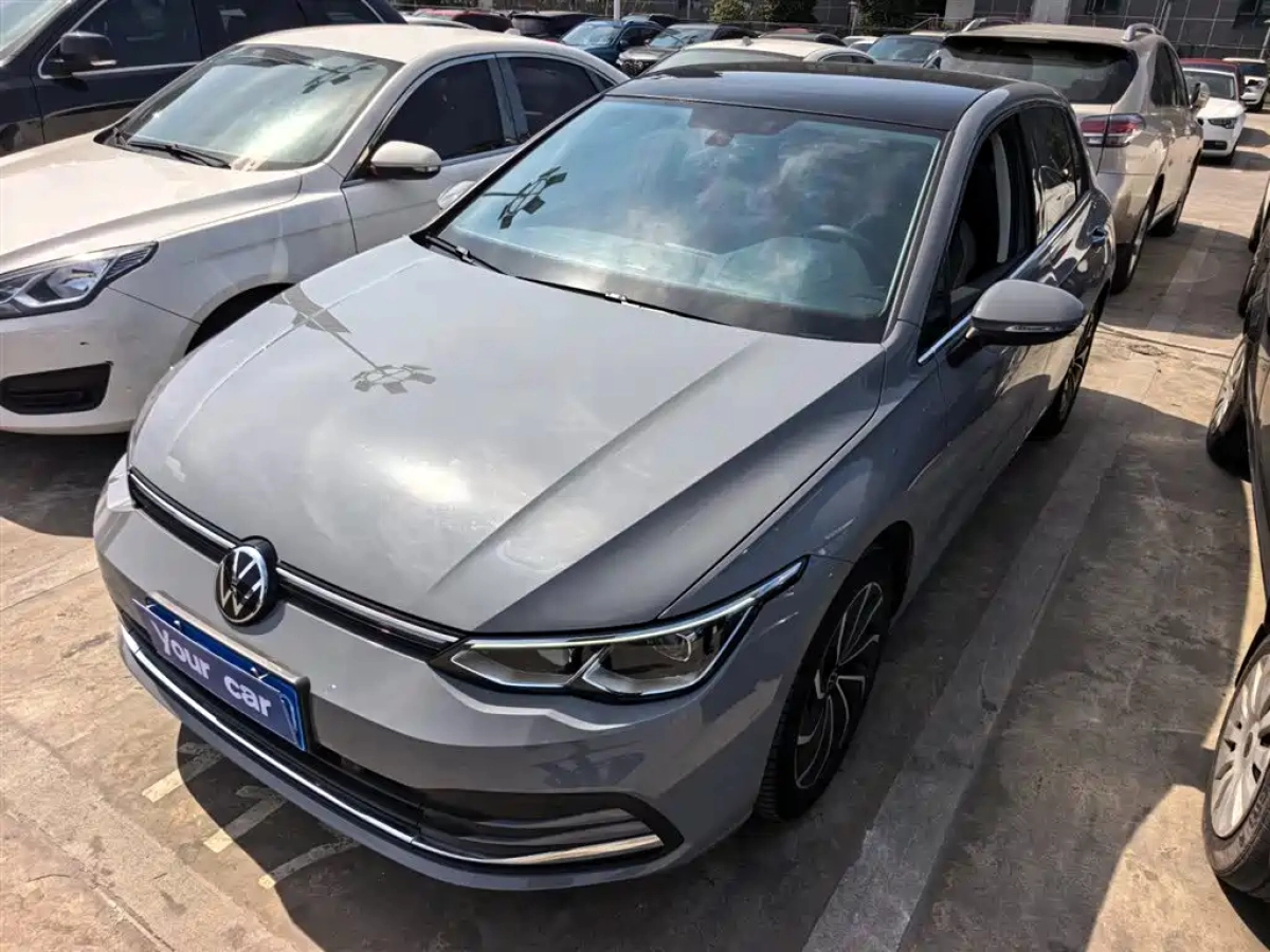 VOLKSWAGEN GOLF  2023