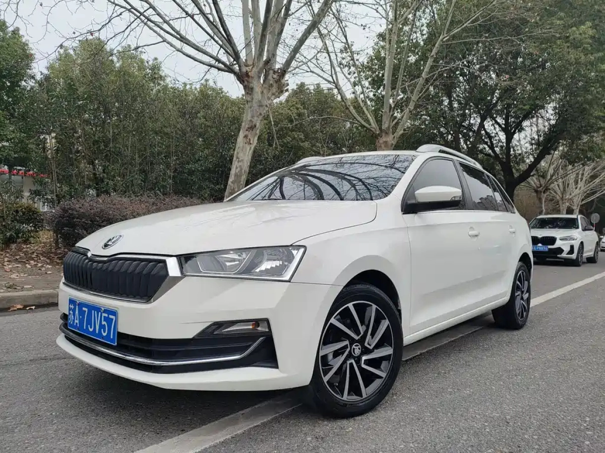 SKODA RAPID SPACEBACK  2021