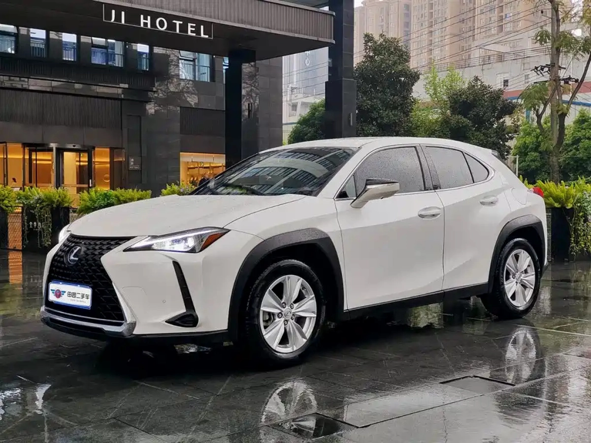 LEXUS UX  2021