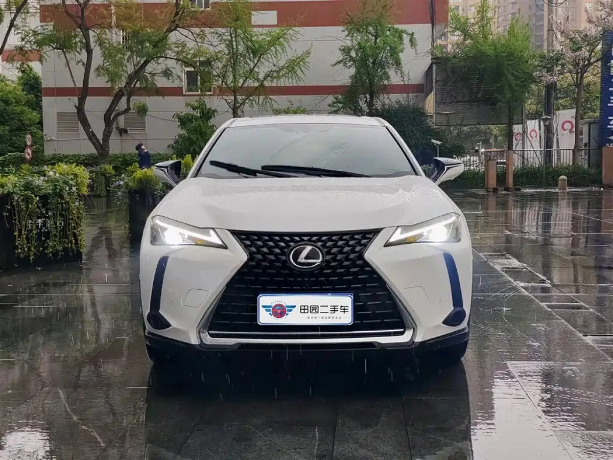 LEXUS UX
