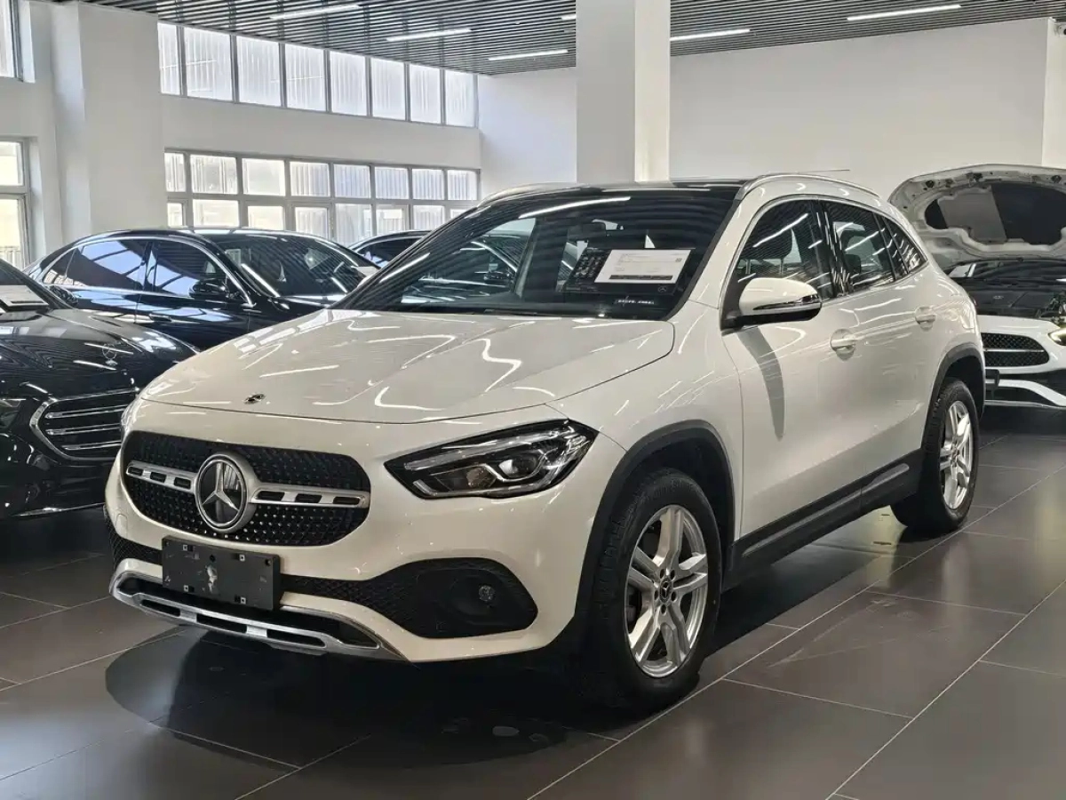 MERCEDES-BENZ GLA  2024