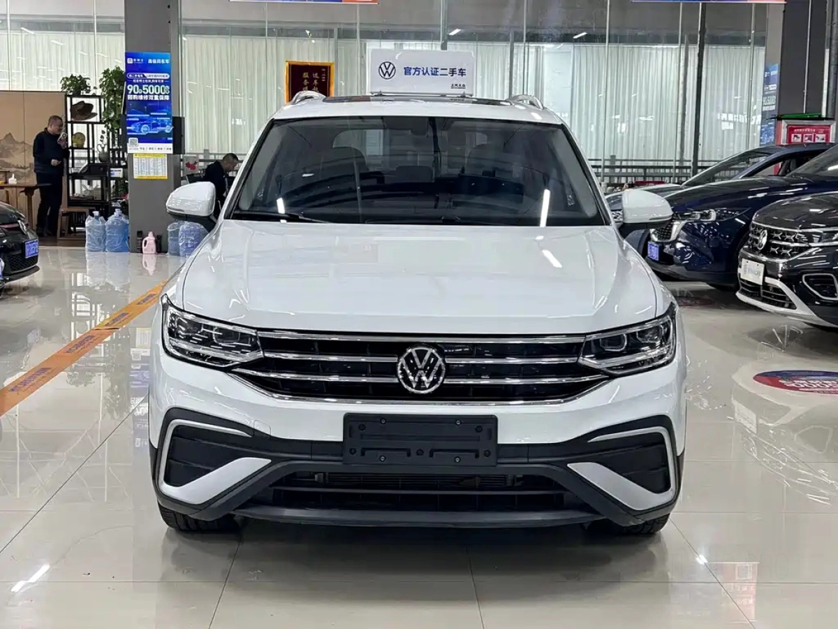 VOLKSWAGEN TIGUAN L