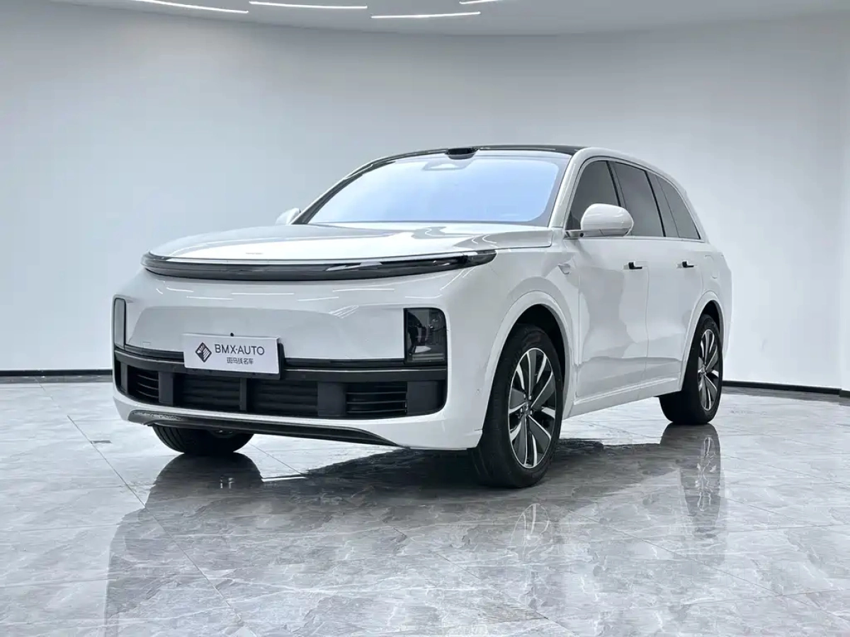 LI AUTO L8  2025