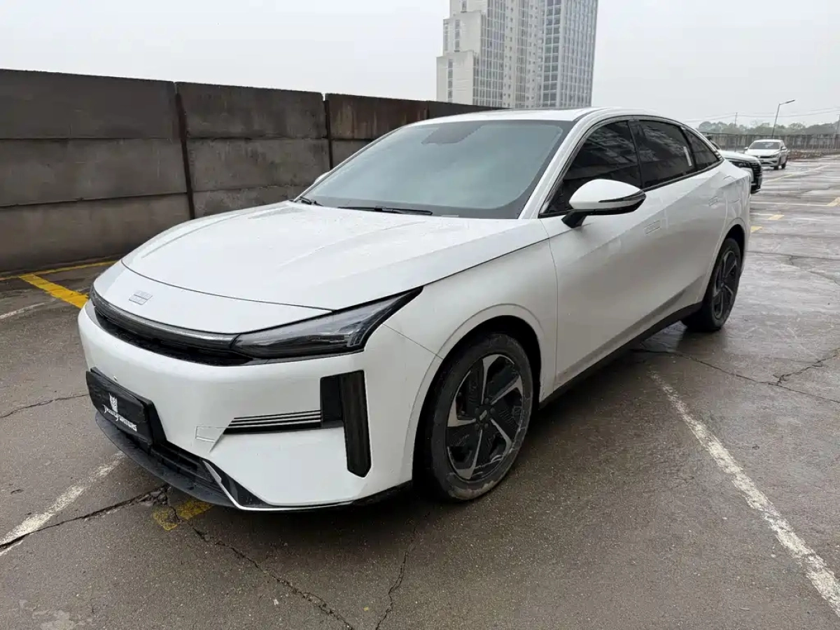 GEELY GALAXY GALAXY L6  2024