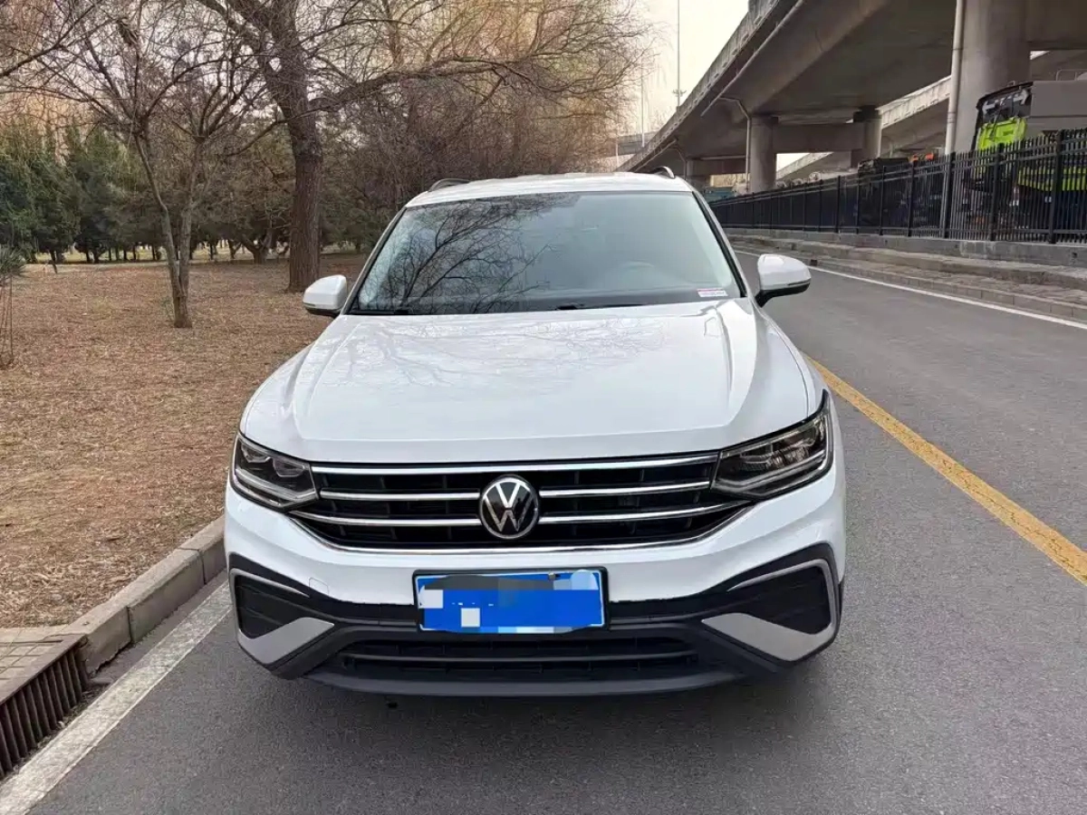 VOLKSWAGEN TIGUAN L