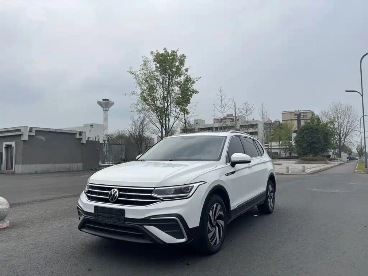 VOLKSWAGEN TIGUAN L