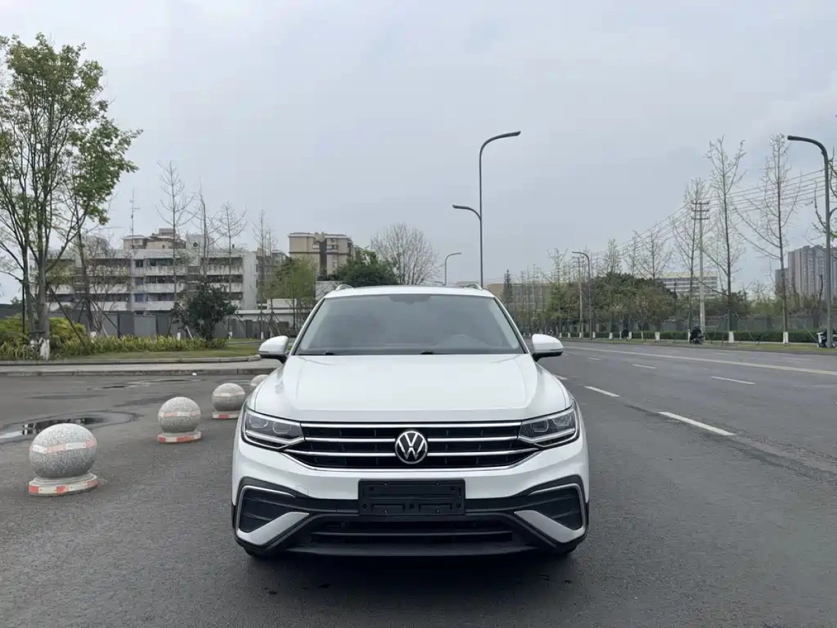VOLKSWAGEN TIGUAN L