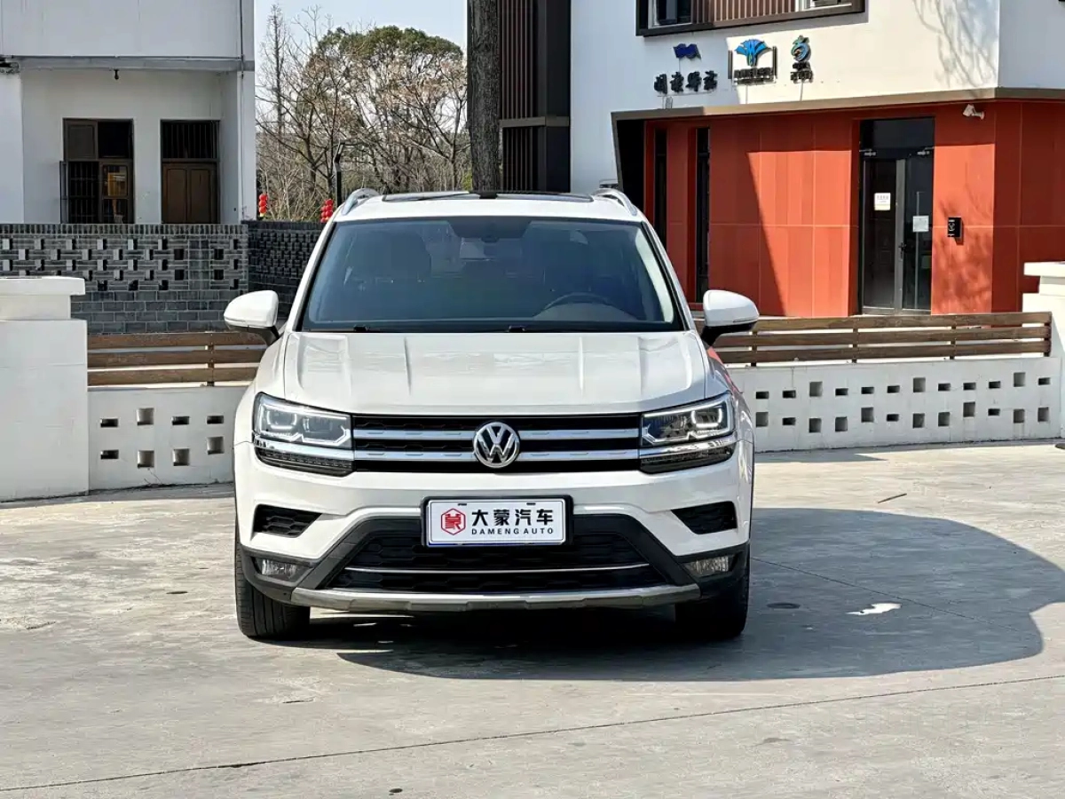 VOLKSWAGEN THARU