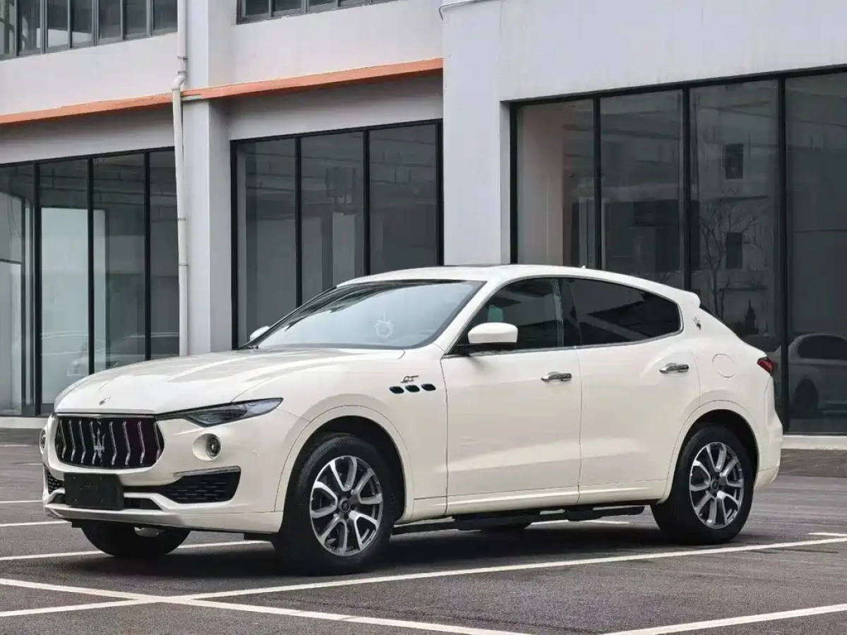 MASERATI LEVANTE  2023