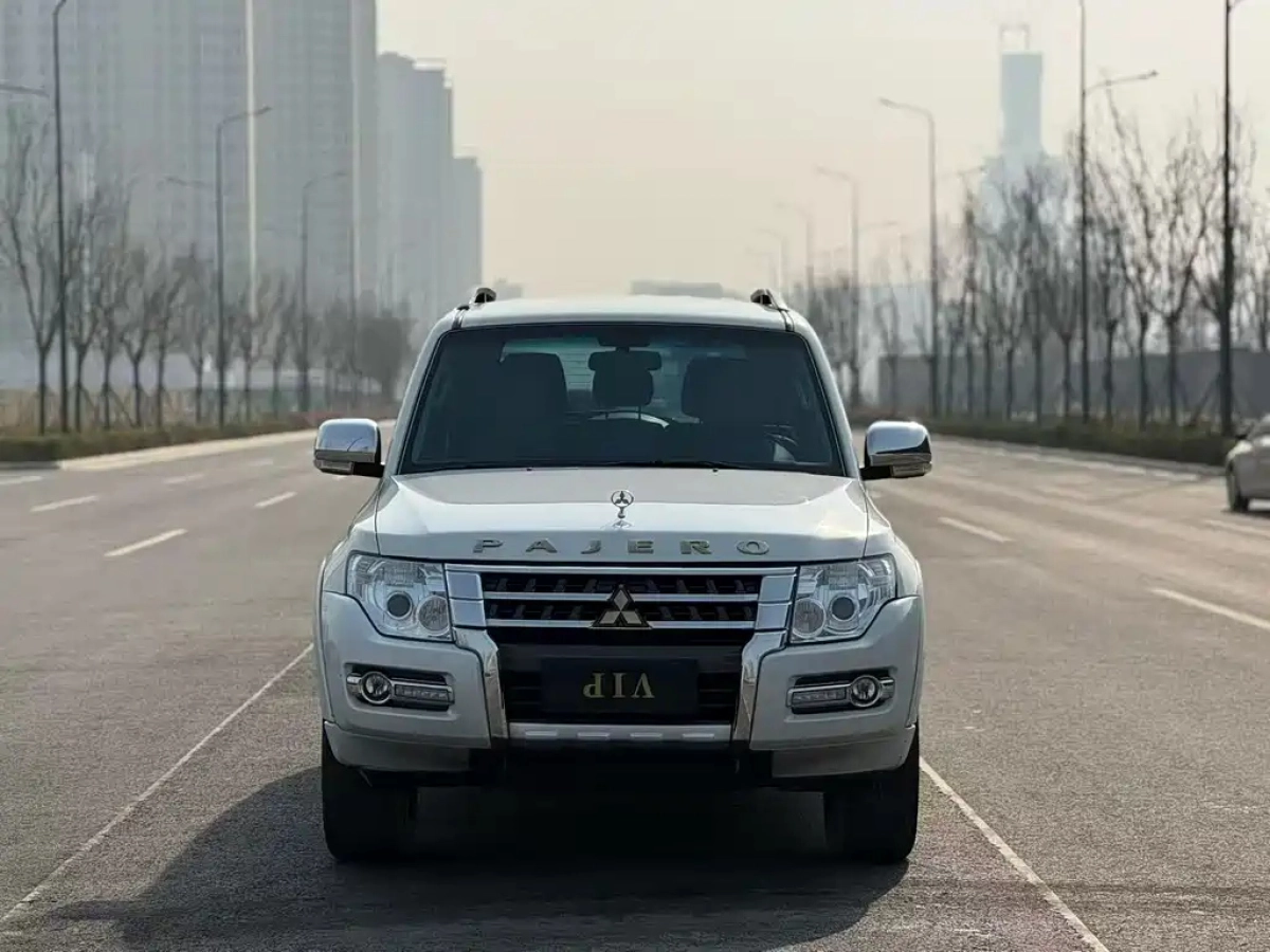 MITSUBISHI PAJERO IMPORT