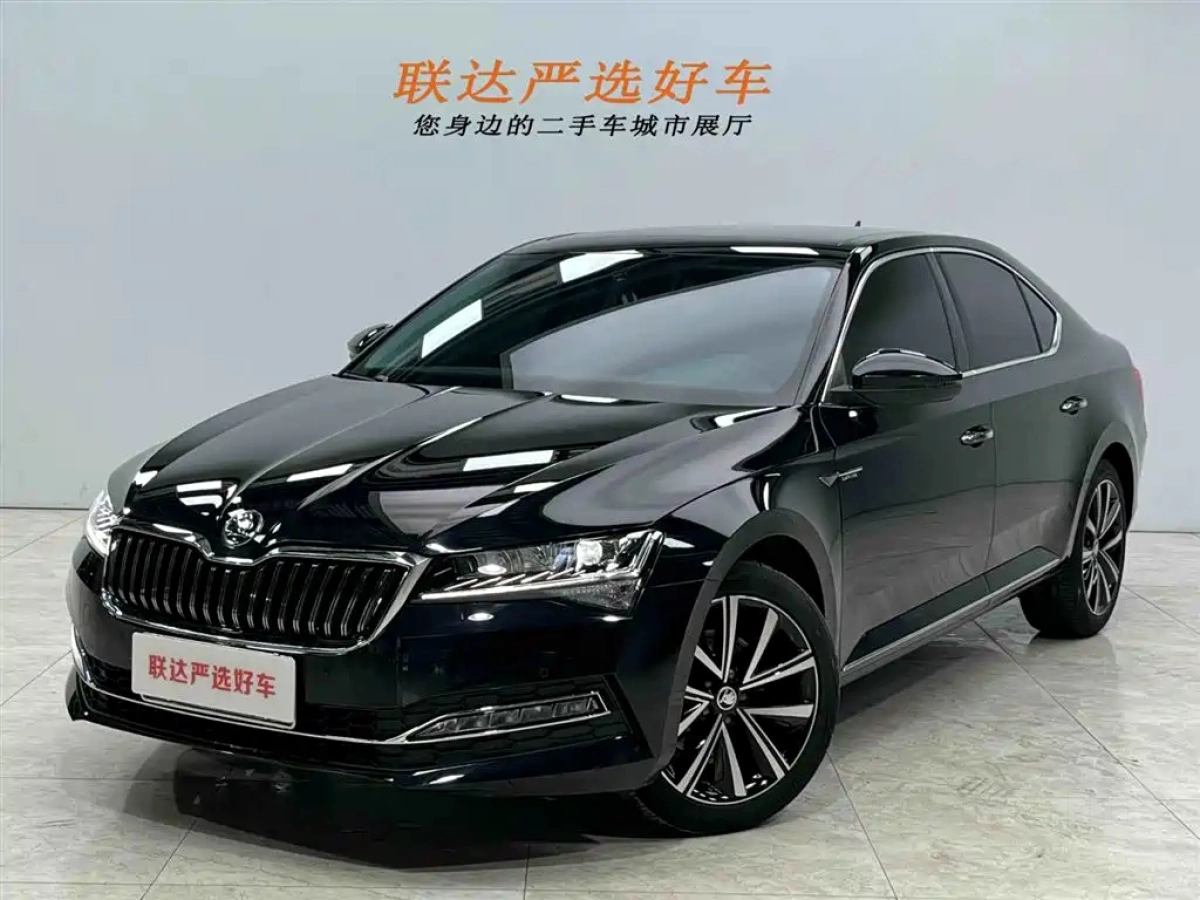 SKODA SUPERB  2025
