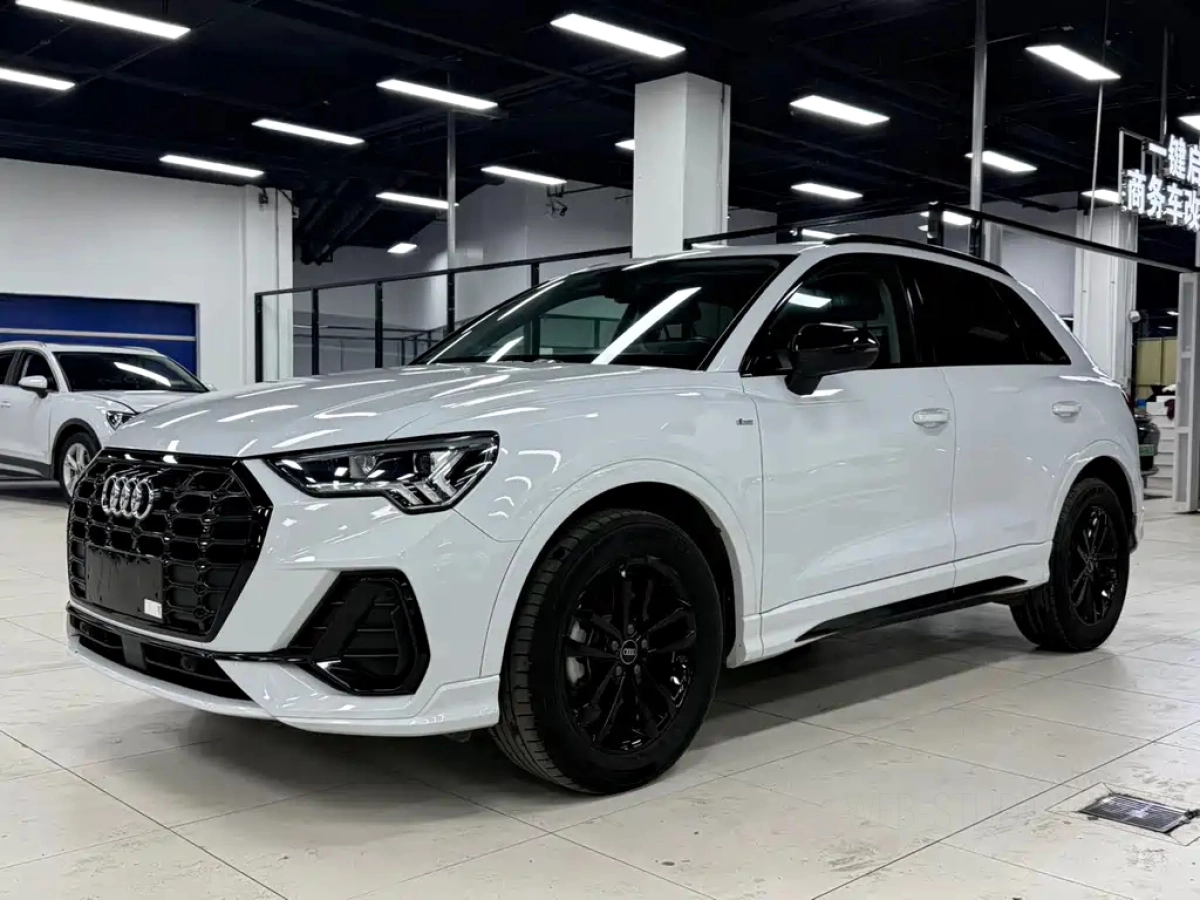 AUDI Q3  2021