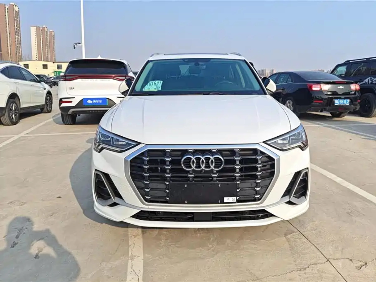 AUDI Q3