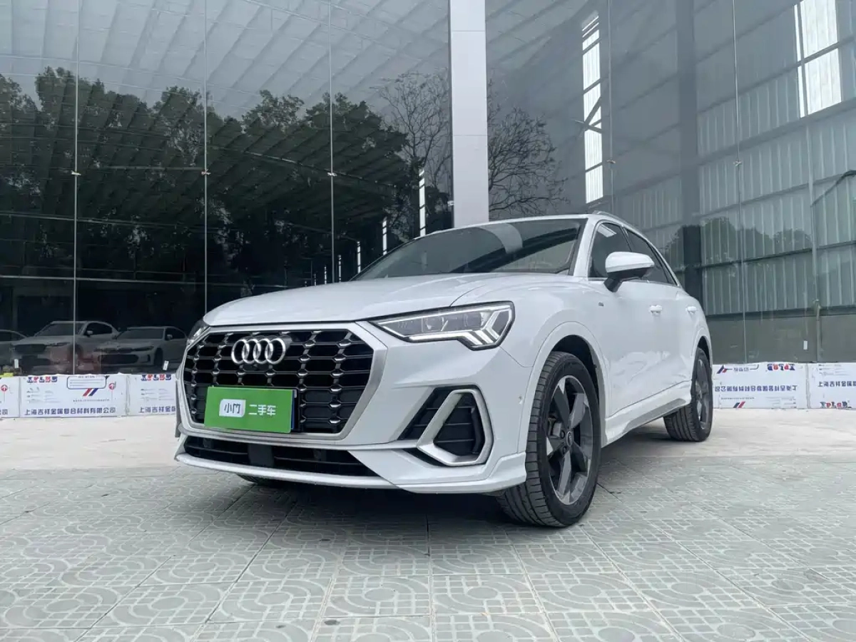 AUDI Q3  2021
