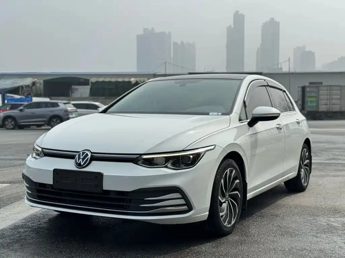 VOLKSWAGEN GOLF  2021