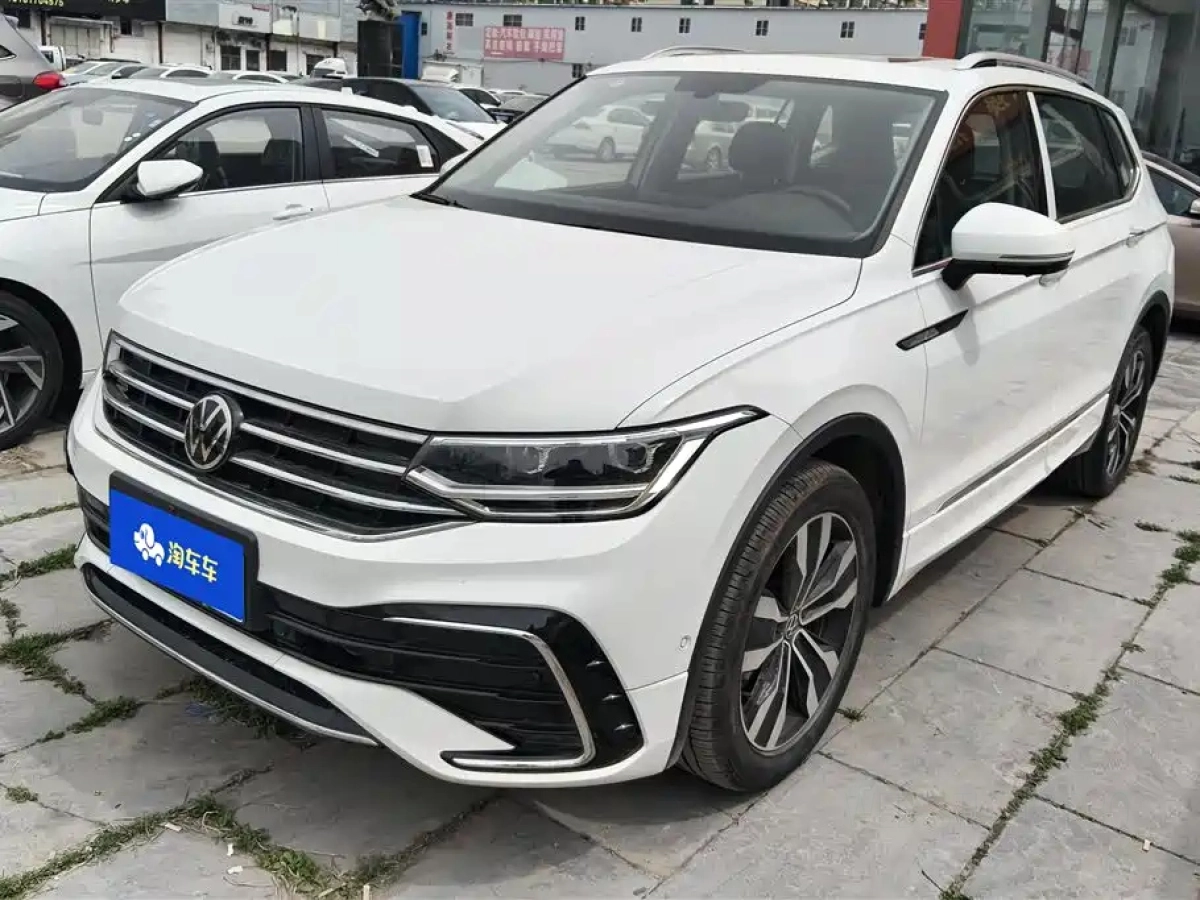 VOLKSWAGEN TIGUAN L