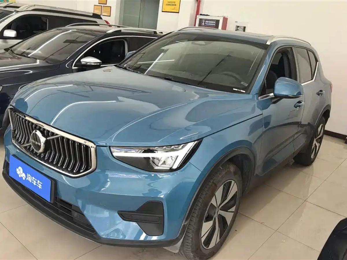 VOLVO XC40  2023