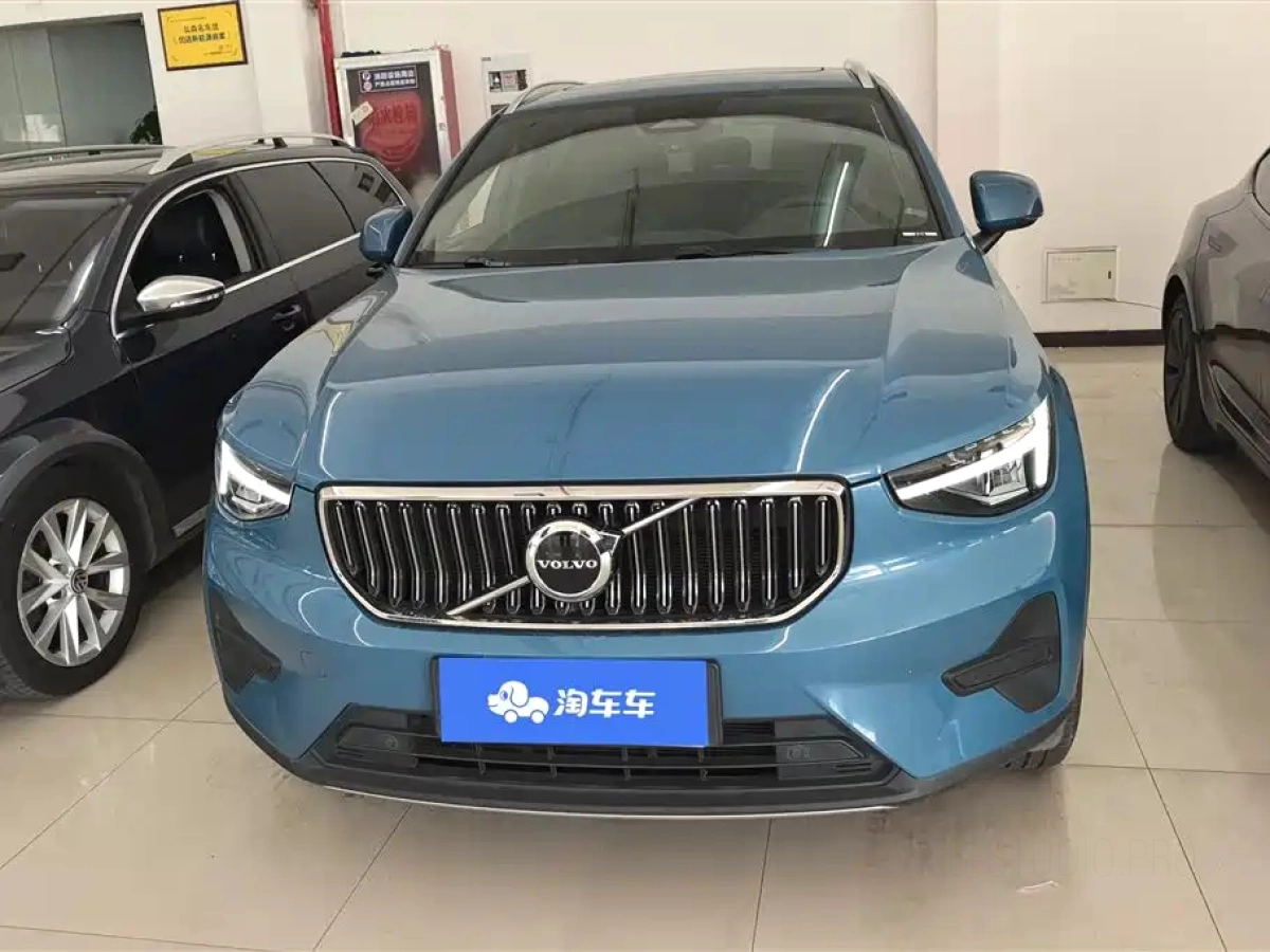VOLVO XC40