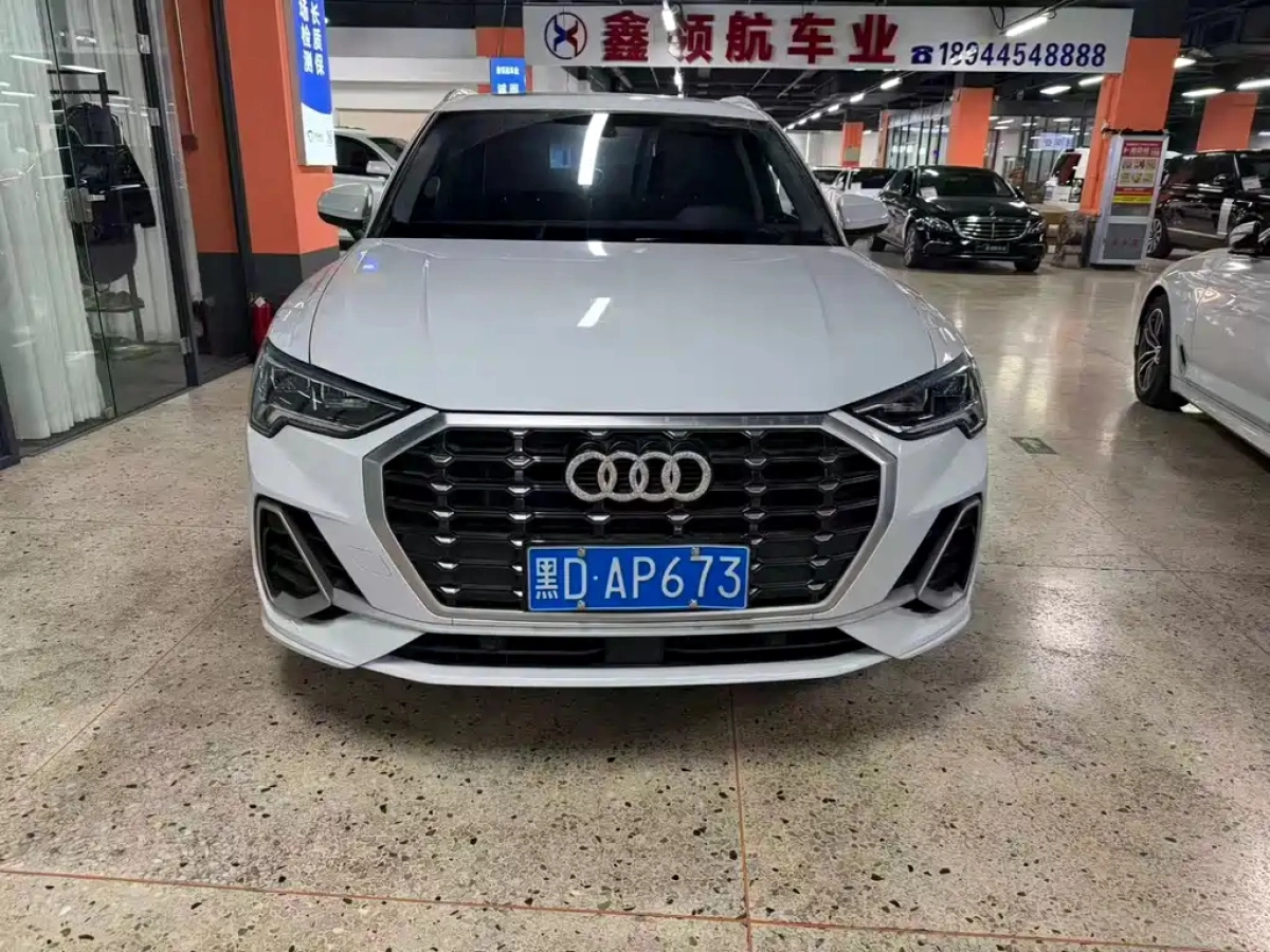 AUDI Q3